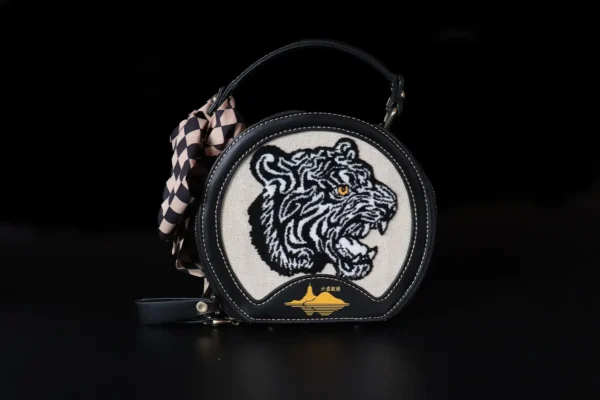 Oriental Artistic Gems:The Embroidered Leather Collection
